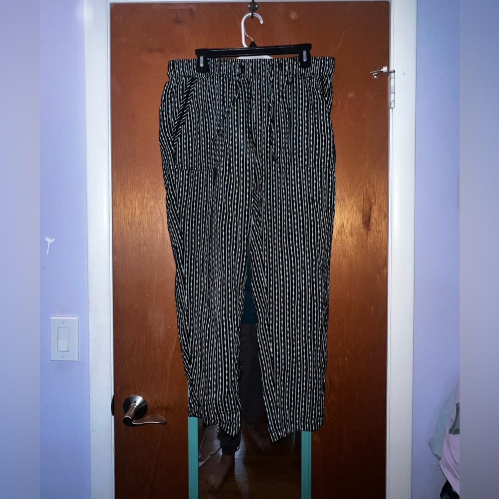 Old navy cropped pants